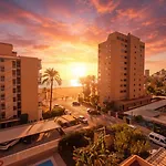 Ocean View Apartment, A One-minute Walk To The Apartamento *