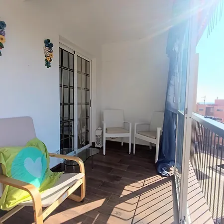 Ocean View Apartment, A One-minute Walk To The Apartamento *