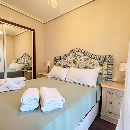 Ocean View Apartment, A One-minute Walk To The Apartamento *